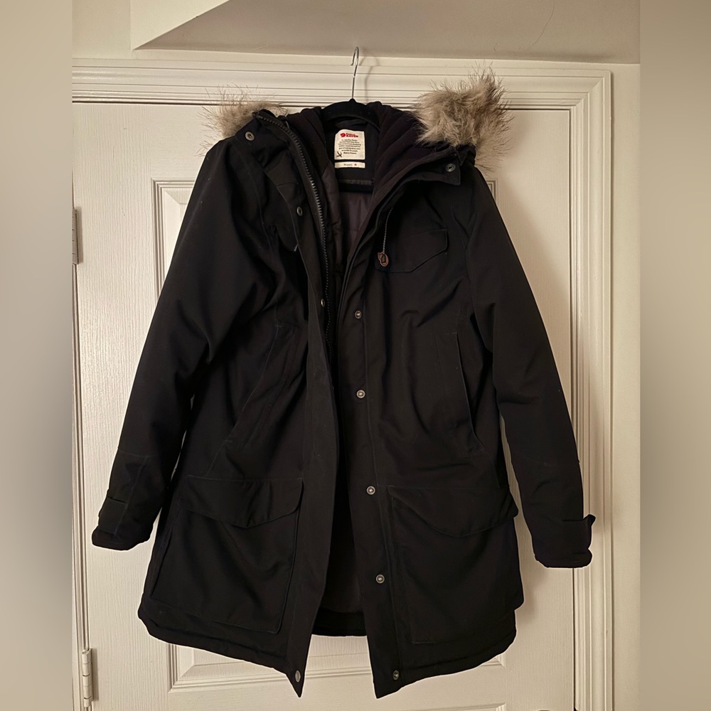 BRAND NEW Fjallraven Nuuk Parka - Womens